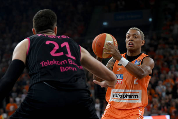 他们凭借犀 他们凭借犀